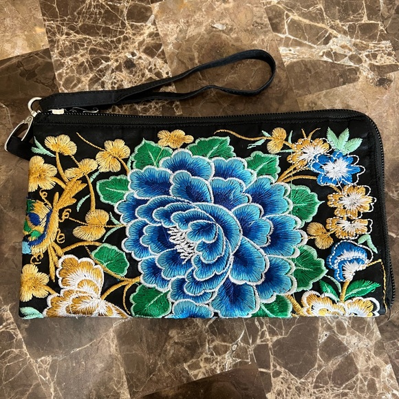 Floral embroidered zip wallet - Picture 2 of 10